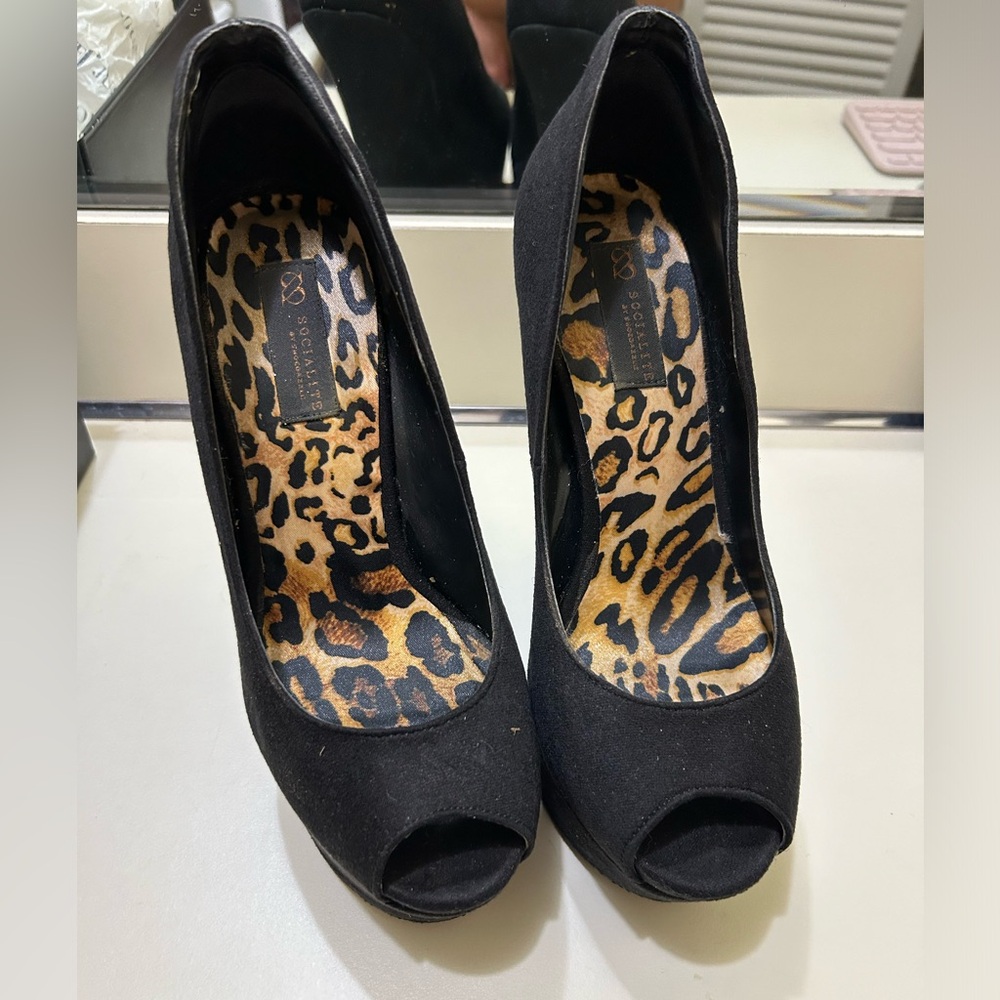 Shoedazzle black size 8 wedge heels